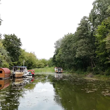 Houseboat Botel Vilnius