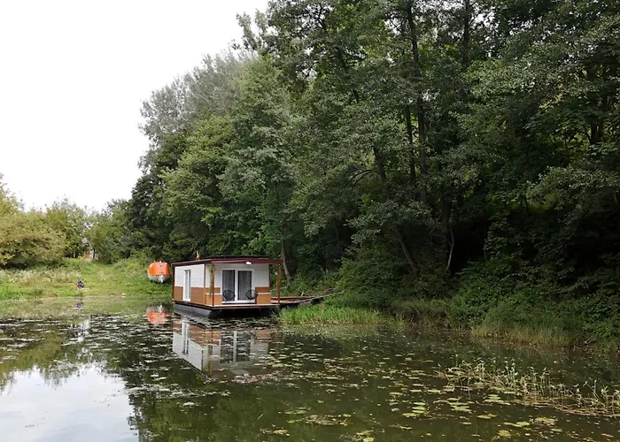 Houseboat 보트호텔 *