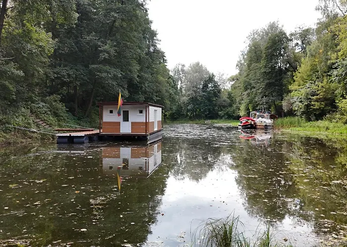 Houseboat וילנה