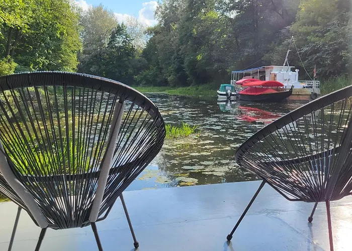 Hotel en barco Houseboat