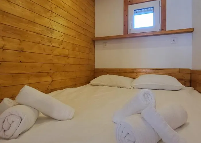 Úszó hotel Houseboat *